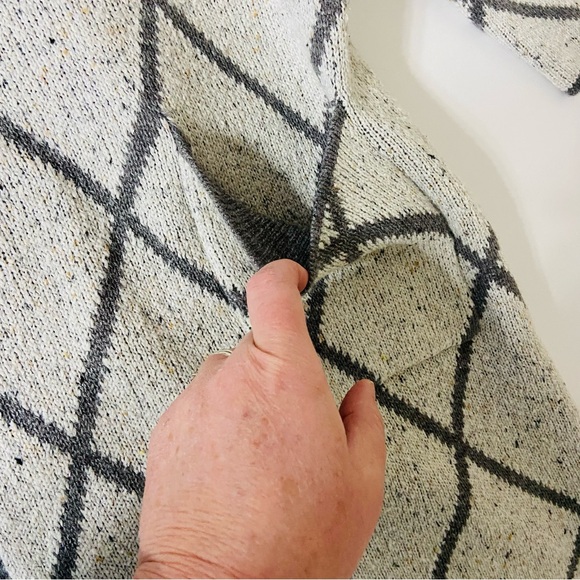 Gray Diamond Pattern Cardigan Sweater Women’s XL - Picture 6 of 13